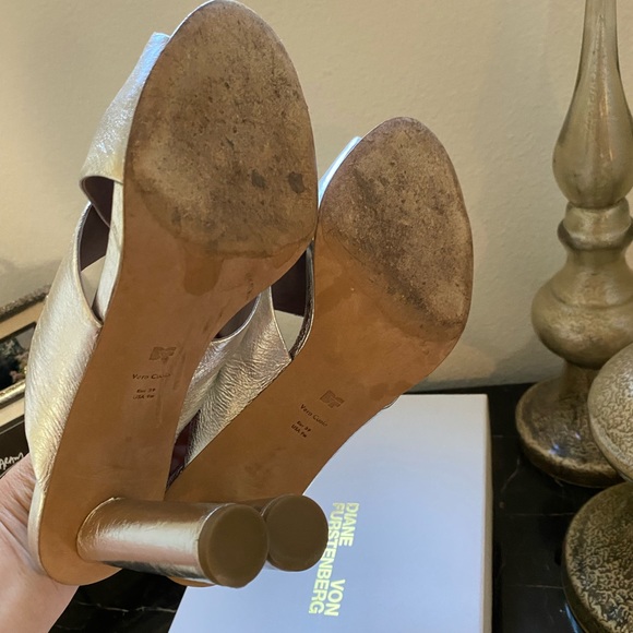 Dian Von Furstenberg metallic leather sandals - Picture 3 of 6